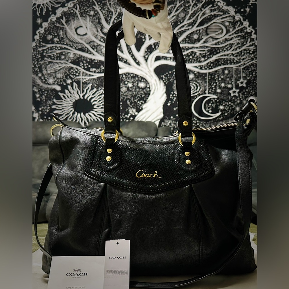 Vintage Style Y2K Coach Black Leather Shoulder Bag with Gold Accents make offer - Picture 7 of 17